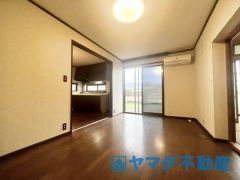 大きな窓からたっぷりと陽光が注がれる明るい空間。家族の成長に対応できる永住仕様の間取り。