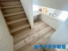 1.5階には、お勉強をしたり、読書をしたり、リラックスできおるスペースになりそうですね。、