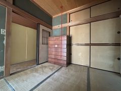 天袋・上段・下段と分かれており、奥行きもしっかりあるため、収納力の高さが魅力。季節モノや来客用のお布団など、お子様のおもちゃなど収納でき、お部屋にスペースを生まれます。