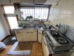 シンク、調理台、コンロが接近しやすく、調理や片付けがスムーズです。