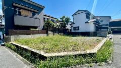 閑静な住宅地で子育て家族に適しています。毎日のお散歩も快適な緑に恵まれたエリア