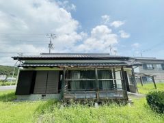 敷地、建物ともに自然光をふんだんに取り入れています