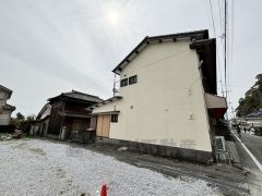 南側に古家があり、解体して引渡します。