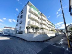 閑静な住宅街に立地し、日当たり良好です。
