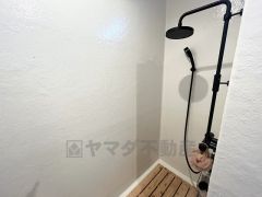 シャワーブース　浴槽が濡れない様に