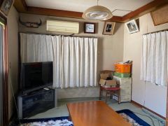 窓があるので、日中はお部屋全体が明るくなりますね。