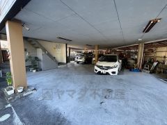 駐車も6～7台可能で、お庭スペースもあり。