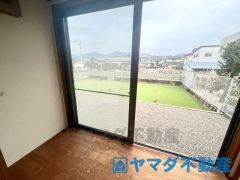 光が沢山取り込める大きな窓。