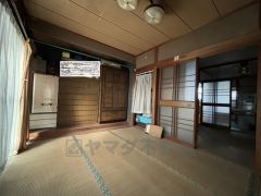 明るい陽射しが射し込む心地良い空間です