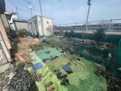 南側には、お庭もあり、お子様と遊んだり、家庭菜園やガーデニングが楽しめます。日当たり良好です。