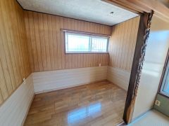 明るい陽射しが射し込む心地良い空間です