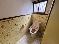災害時でも安心のタンク付きトイレを採用しました。