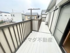 陽当りの良いバルコニーは、物干しセットを追加すれば、一度にたくさんのお洗濯物が干せるのが魅力