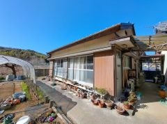 4ＤＫが2戸になります。2世帯住宅として入居可能です。