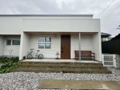 平屋　駐車場多数停める事が出来ます。