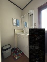 一日の始まりの朝、歯磨きをしたりメイクや髪をセットしたり