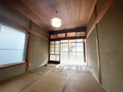 南側庭に接していて日当たり良好です。