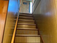 手すりがあると、階段の上り下りが安全ですね。