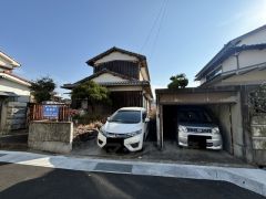 100坪以上あり、建築条件なし、お好きな工務店で建てれます。