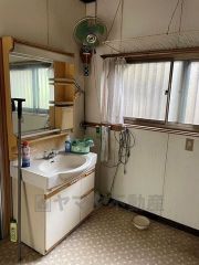 トップボード広め、収納の洗面台で二人同時の身支度もスムーズ