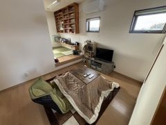 充分な広さと収納機能を備えた部屋はお子様の自発性と成長を促します。お子様の成長を支える、勉強や好きなことに没頭する学びの空間にどうぞ。