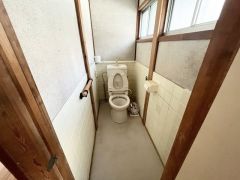災害時でも安心のタンク付きトイレを採用しました。