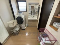一日の始まりの朝、歯磨きをしたりメイクや髪をセットしたり