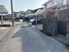 自然に包まれた穏やかな暮らしを実現するための、ゆとりある住環境が整っています。緑の潤いを感じながらホッと生活できそう。