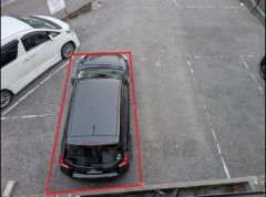 南側、家から2メートルの駐車場