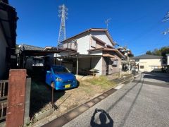 周囲に高い建物のないエリア。空が大きく感じます