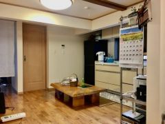 温かみのある木材が、お部屋全体の雰囲気を落ち着かせてくれますね。