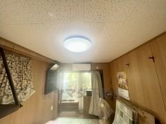 窓があると、自然光が入り、明るい空間になります