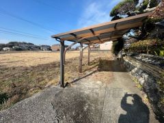 カーポートもあり、大事な愛車を守ってくれそうですね