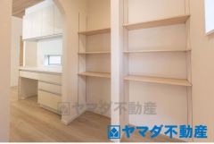 キッチン横のパントリー、ストックやなんでも収納でき、便利です