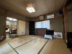 リビング横の和室、お子様の遊び場や急な来客でも安心。