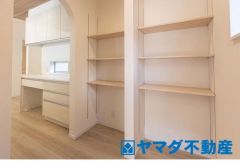 キッチン横のパントリー、ストックやなんでも収納でき、便利です