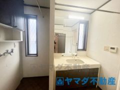 ゆとりの洗面スペースで朝の身支度も快適スムーズに