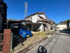 周囲に高い建物のないエリア。空が大きく感じます