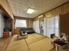 明るい和室リビングはくつろぎの時間を育み、ゆとりの団らんを演出します