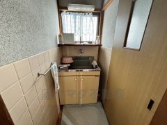 窓があると、日中光が入り、お部屋が明るくなります。