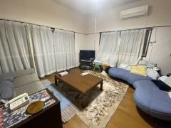 日差しがうれしいリビング。大窓からの見晴らしも気持ちいいです