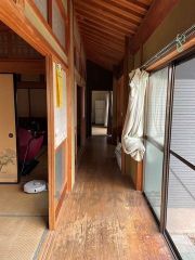 お天気がいい時は、ここに座ってのんびりと過ごしたいですね。