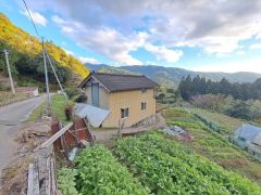 畑に囲まれた、自然豊かな環境です。