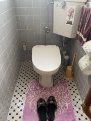 1階と2階の2か所にトイレを設けています。