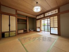 床の間があると、桃の節句のお雛様を飾ったり、クリスマスやお正月飾りなど、お子様と一緒に飾り付けすると思い出になりそうですね。