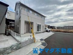 駐車場は最大4台以上停めれます。急な来客も安心のスペース