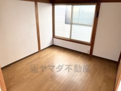 窓があると、自然光が入ってきて、日中は明るく快適に過ごせますね。