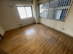 光が沢山取り込める大きな窓。2面採光なので、日差しを長時間受ける事が出来る暖かいお部屋です。