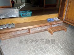 玄関スペースが広いので、お子様のいらっしゃるご家庭ではベビーカー等が置けるのがうれしいですね