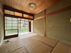 南側庭に接していて日当たり良好です。